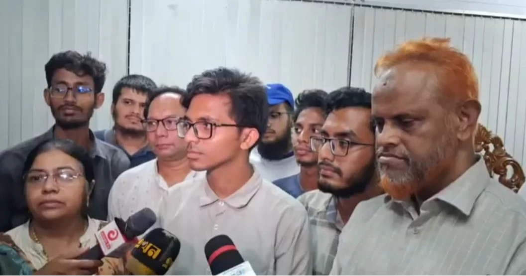 বাকৃবি: ২ দাবি মেনে নিল প্রশাসন, আন্দোলন সাময়িক স্থগিত