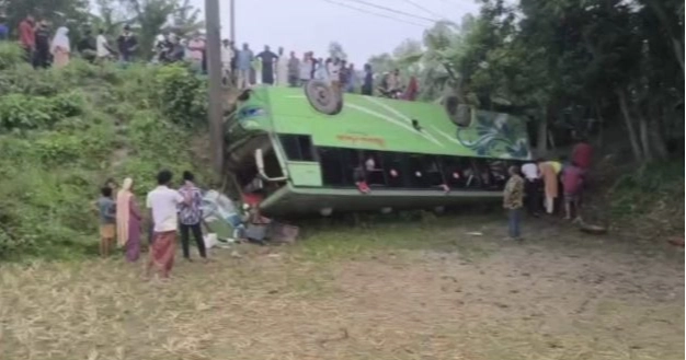 টাঙ্গাইলে বাস খাদে পড়ে নিহত ২