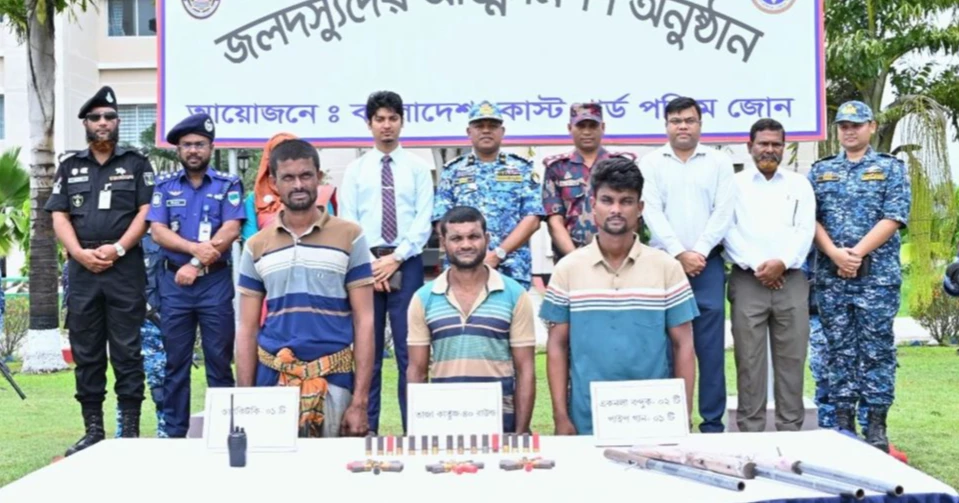 সুন্দরবনে ‘বড় জাহাঙ্গীর বাহিনী’র ৩ সদস্যের আত্মসমর্পণ