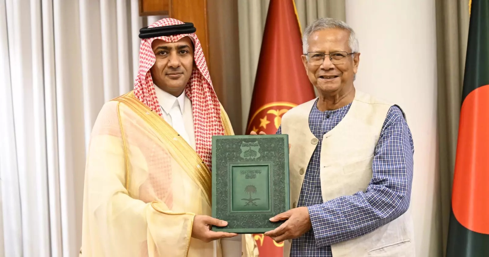 সৌদি আরবকে বাংলাদেশে উৎপাদন খাত গড়ার প্রস্তাব দিয়েছেন প্রধান উপদেষ্টা