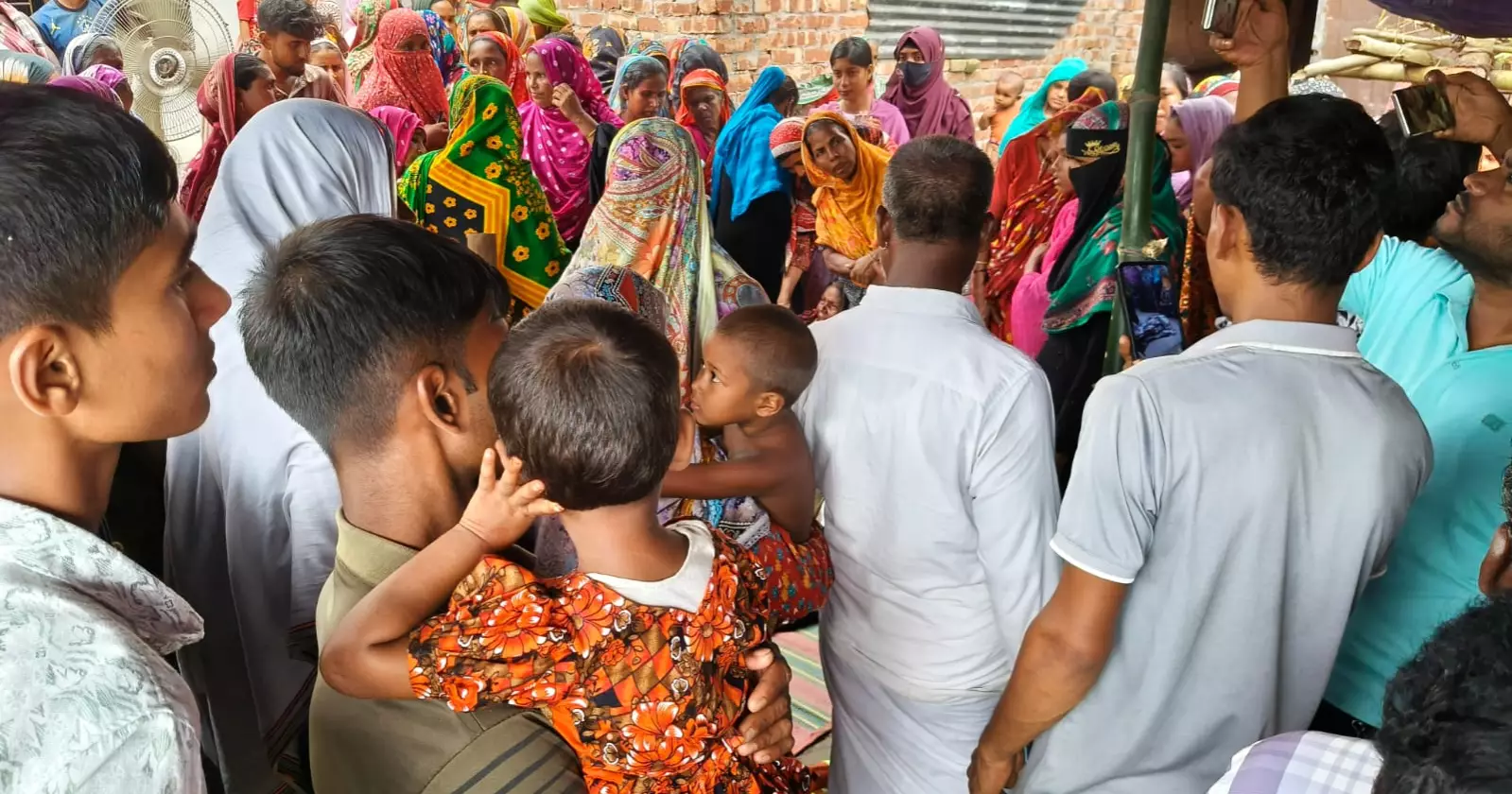 লালমনিরহাটে অন্তঃসত্ত্বা গৃহবধূর মরদেহ উঠানে ফেলে পালালো কারা