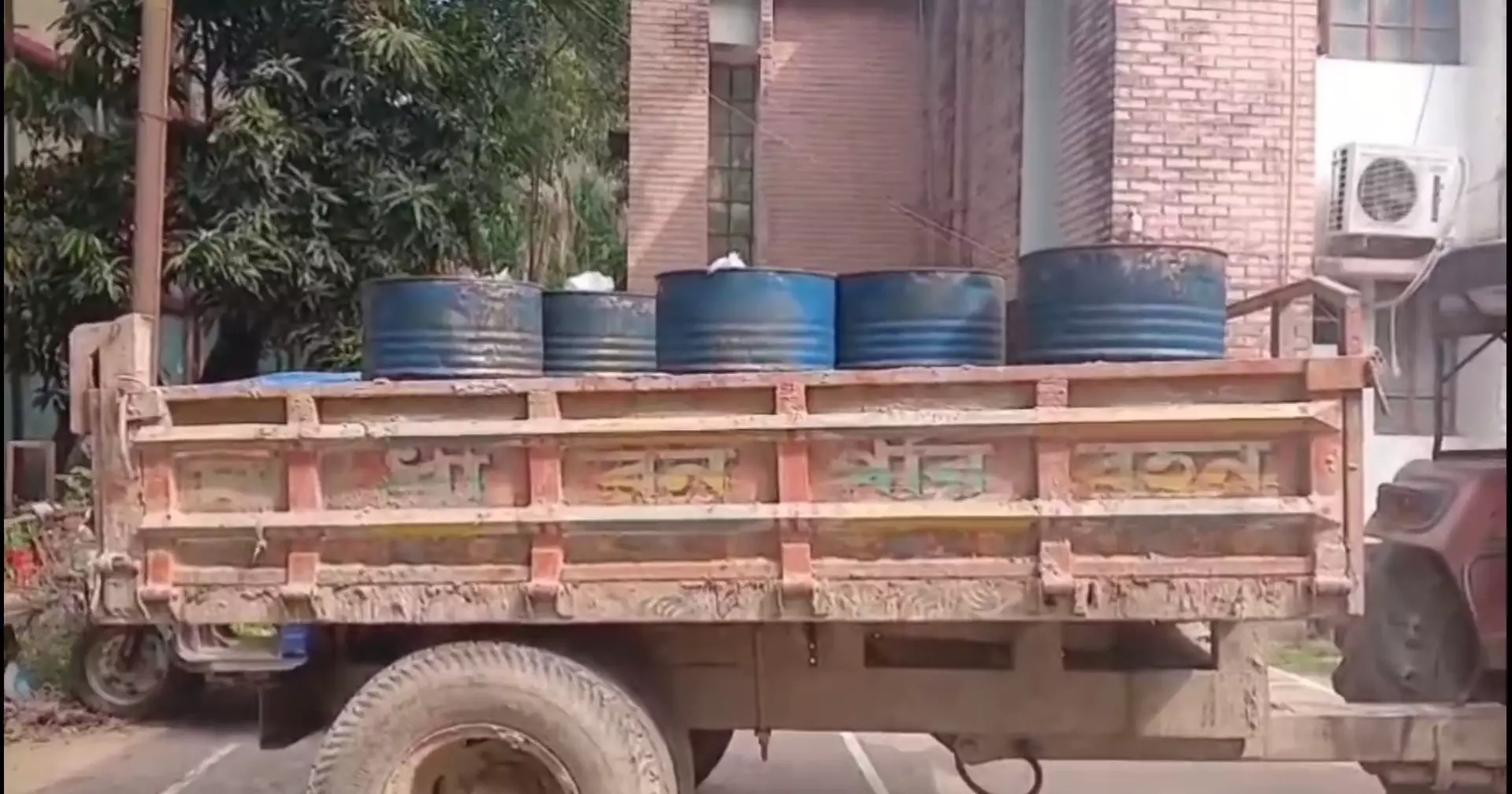 চুয়াডাঙ্গায় ৯ হাজার লিটার জ্বালানি তেলসহ আটক ৪