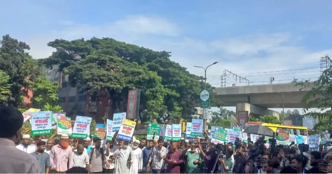 নভেম্বরেই গণভোটের দাবিতে ইসিতে জামায়াতসহ ৮ দলের স্মারকলিপি