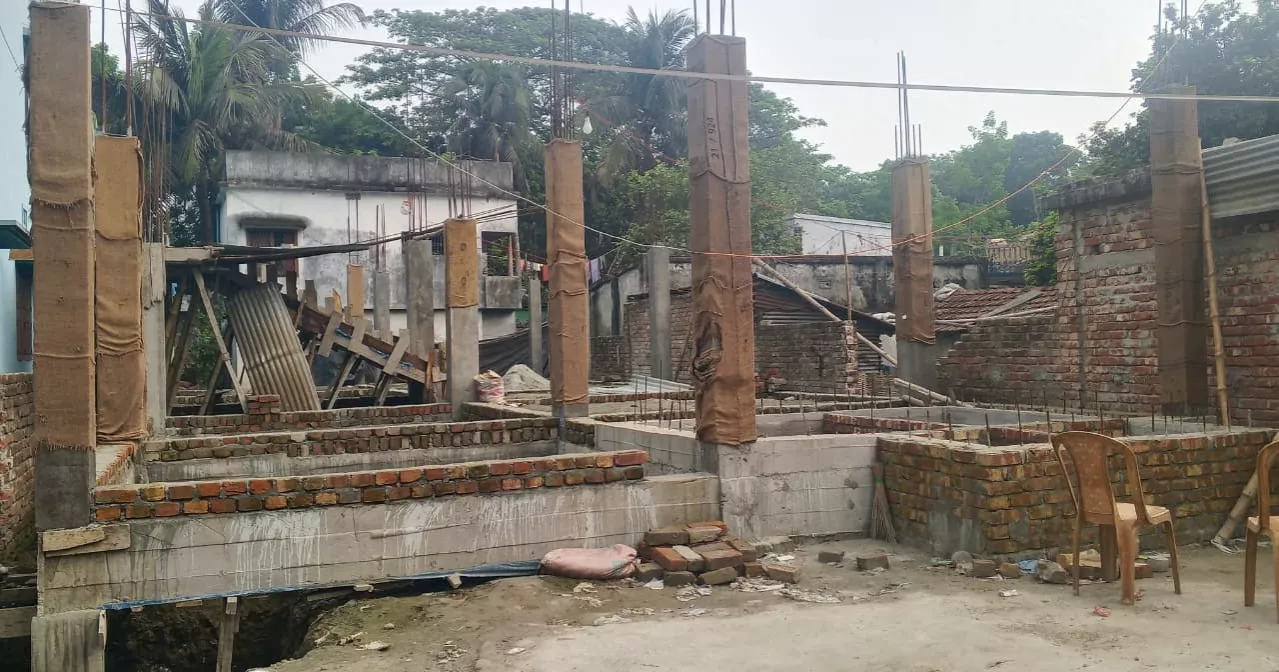 বেনাপোলে চাঁদা না দেওয়ায় বাড়ি নির্মাণকাজ বন্ধ করে দেওয়ার অভিযোগ