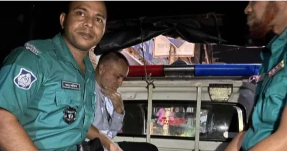 সিলেটে আ.লীগ নেতাকে গণপিটুনি, পুলিশে সোপর্দ