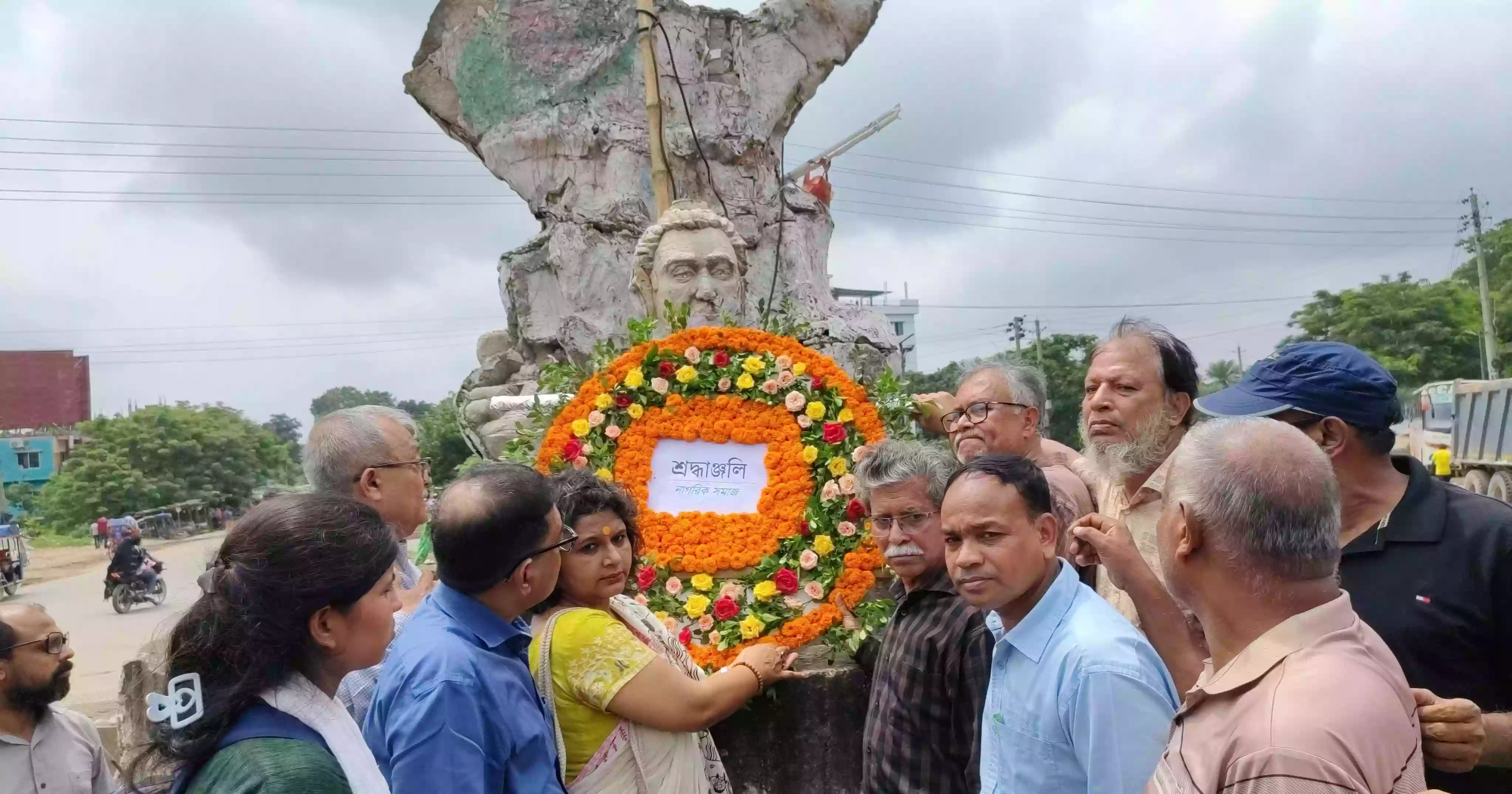 ঝিনাইদহে বীরশ্রেষ্ঠ হামিদুর রহমানের ভাস্কর্য ভাঙচুরে জড়িতদের শাস্তির দাবি