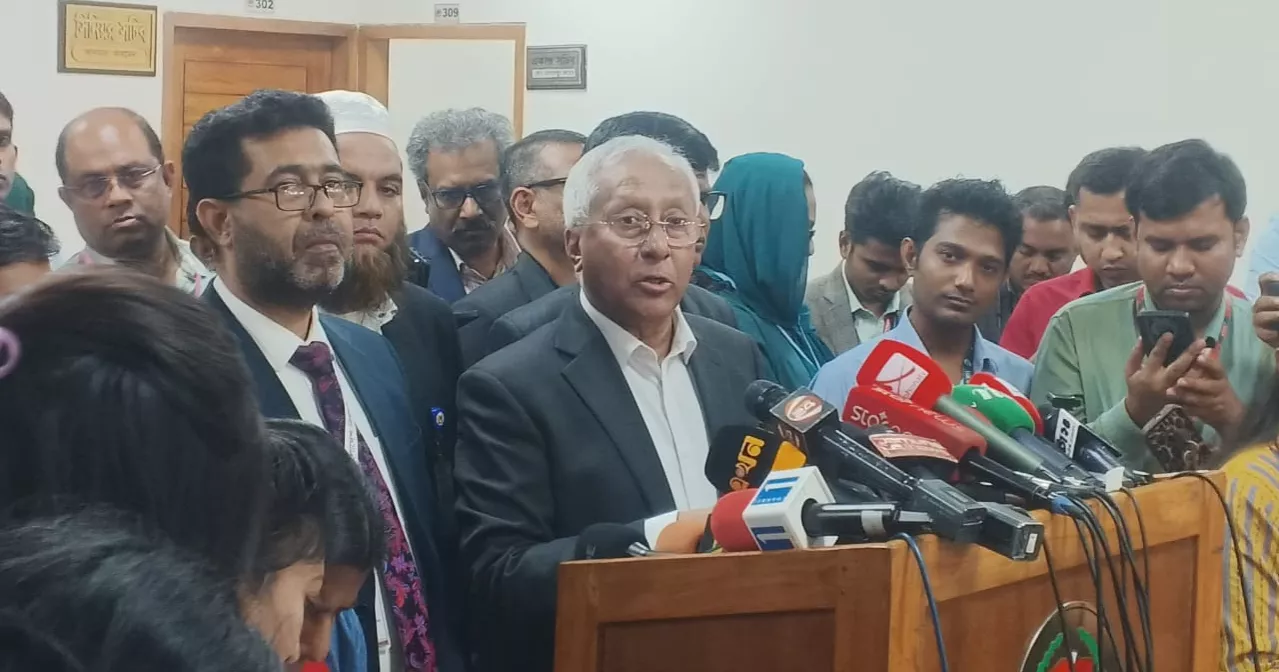 দুপুর ১২টা পর্যন্ত সারা দেশে ভোট পড়েছে ৩২.৮৮ শতাংশ: ইসি