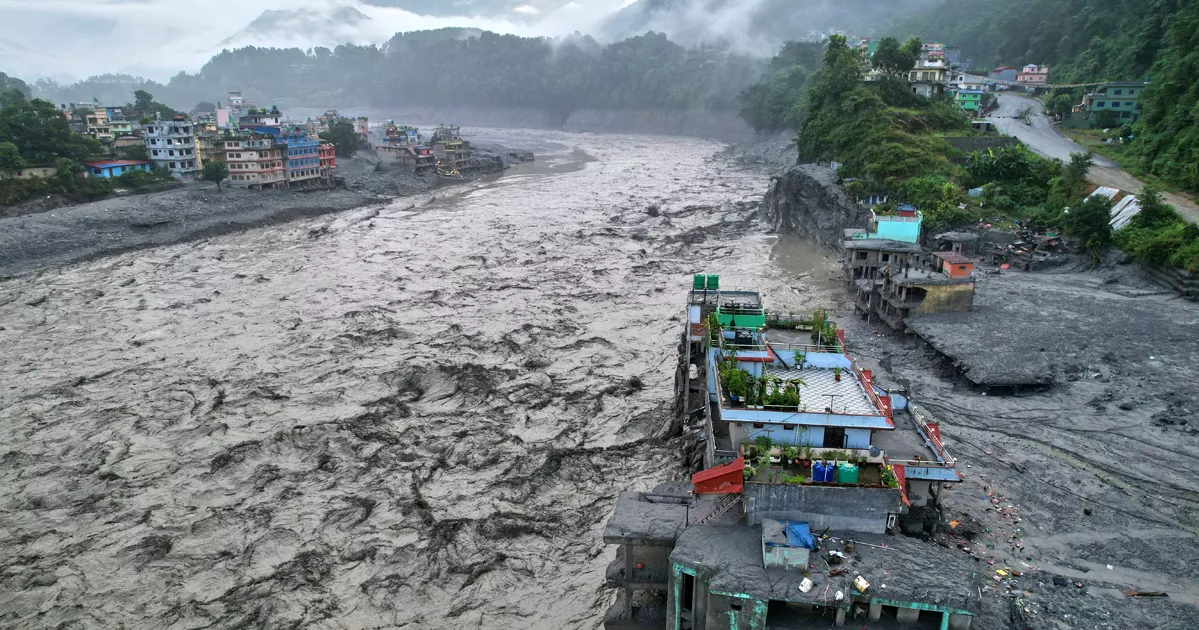 বন্যায় নেপাল-চীনে নিহতের সংখ্যা ৯০০ ছাড়িয়েছে, নিখোঁজ ৪,৭০০