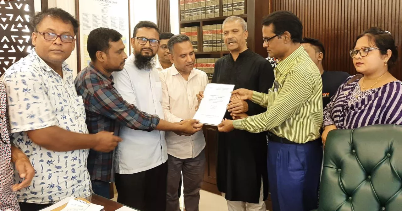 আজও সচিবালয়ে বিক্ষোভ, দুই উপদেষ্টাকে স্মারকলিপি দিল আন্দোলনকারীরা