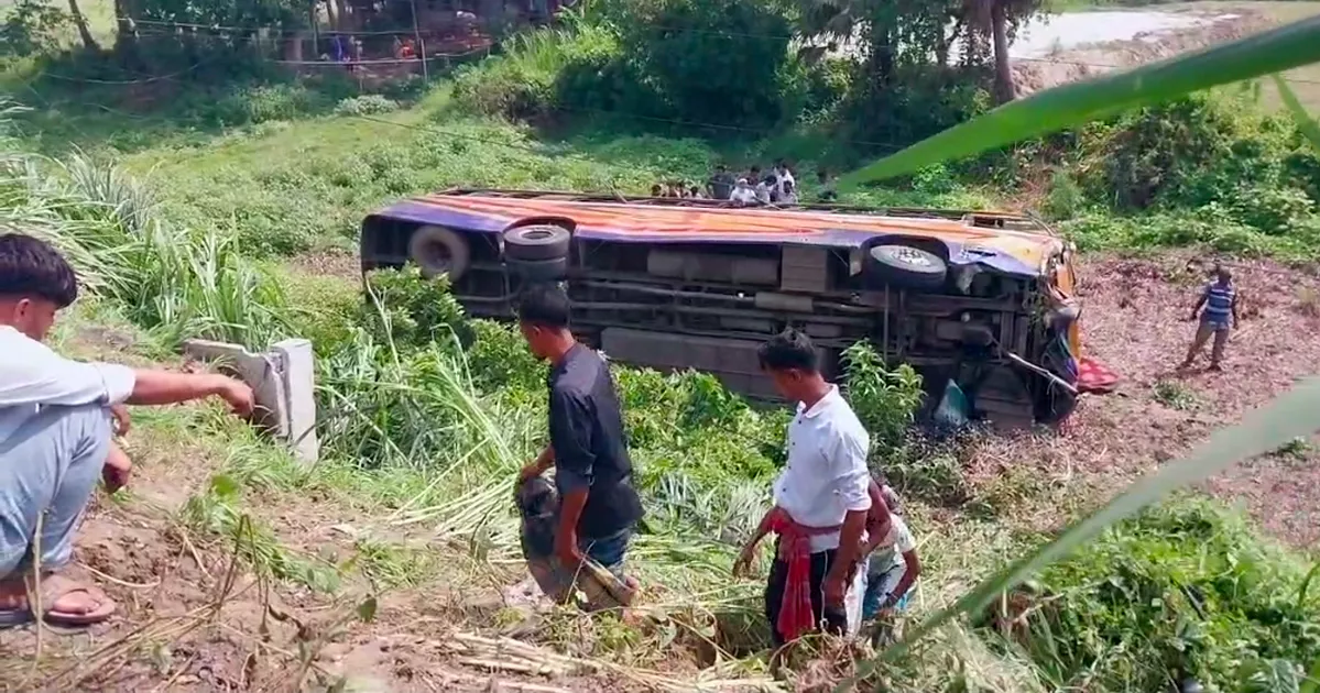 ফরিদপুরে বাস-পিকআপ সংঘর্ষে দুই ব্যবসায়ী নিহত, আহত ২৫