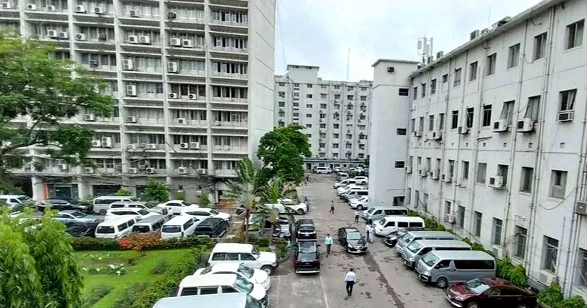 ঈদের ছুটি শেষে খুলেছে অফিস-আদালত