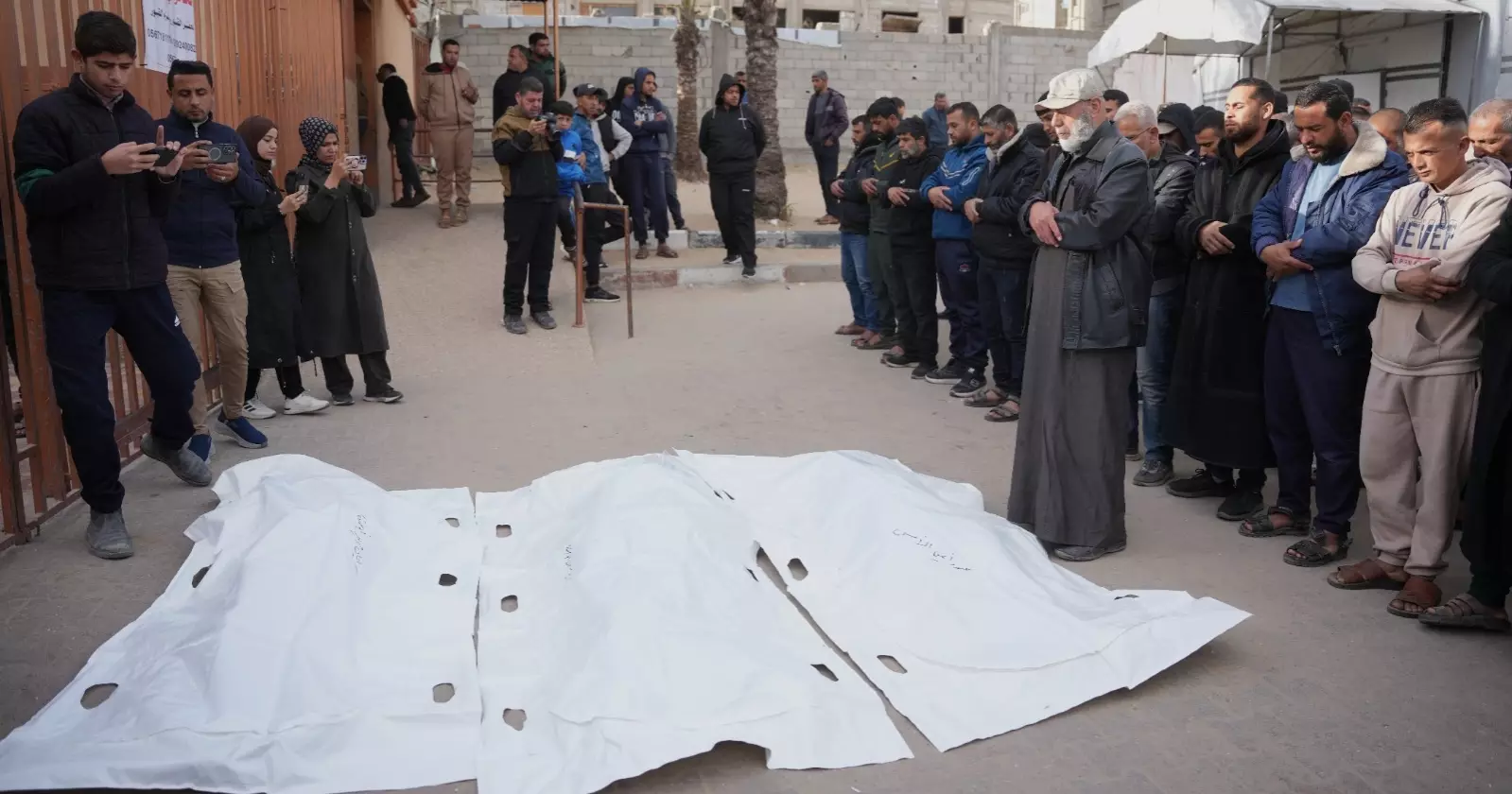 যুদ্ধবিরতির মাঝেও কেন হামলা চালাচ্ছে ইসরায়েল?