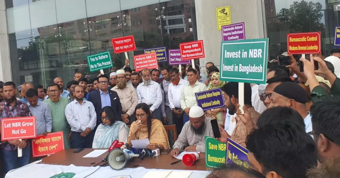 অধ্যাদেশ সংশোধনের আশ্বাসে এনবিআর কর্মকর্তাদের আন্দোলন প্রত্যাহার