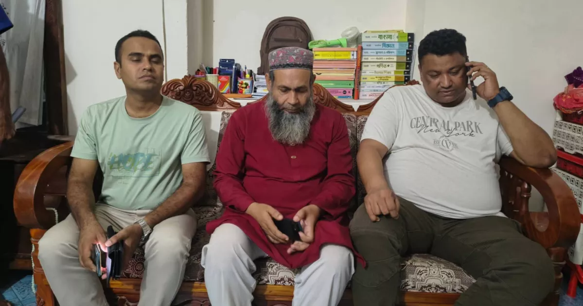 প্রধানমন্ত্রীর নির্দেশে পুলিশ হেফাজত থেকে বাড়ি ফিরে কৃতজ্ঞ শিক্ষক