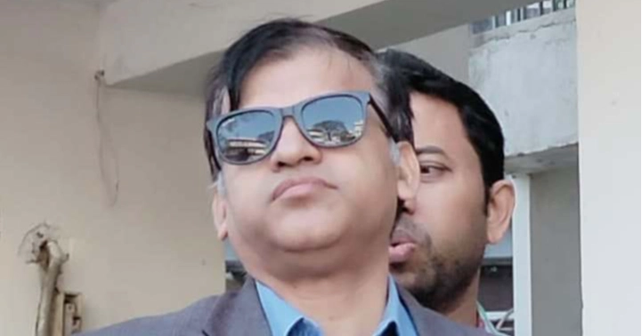 ‘বিশ্ববিদ্যালয়ে কেনো পড়তে এসেছো, এলাকার কলেজে পড়লেই তো পারতে,’ শিক্ষার্থীকে রেজিস্ট্রার