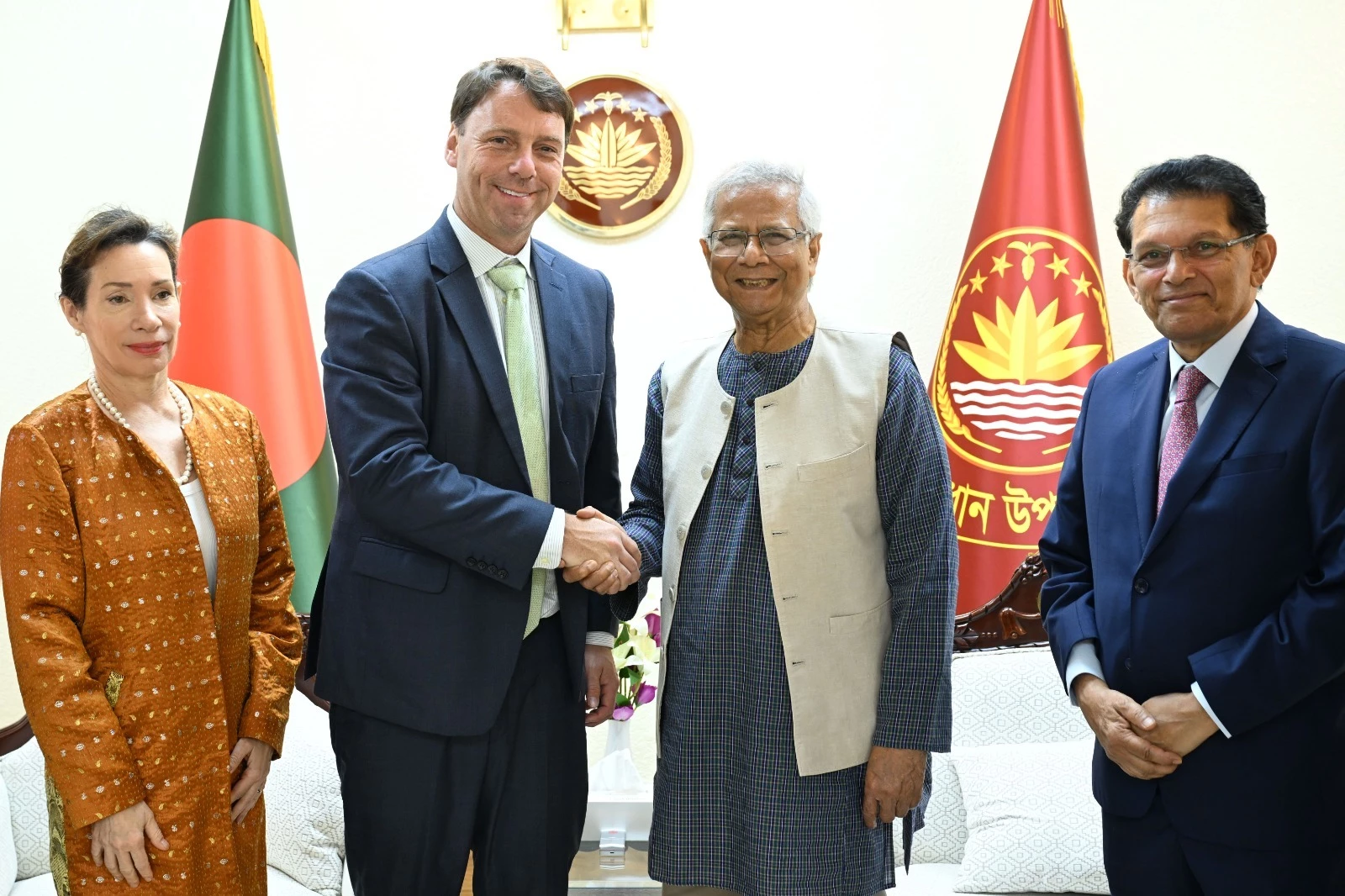 যুক্তরাষ্ট্র থেকে আমদানি বাড়াতে প্রস্তুত বাংলাদেশ: প্রধান উপদেষ্টা