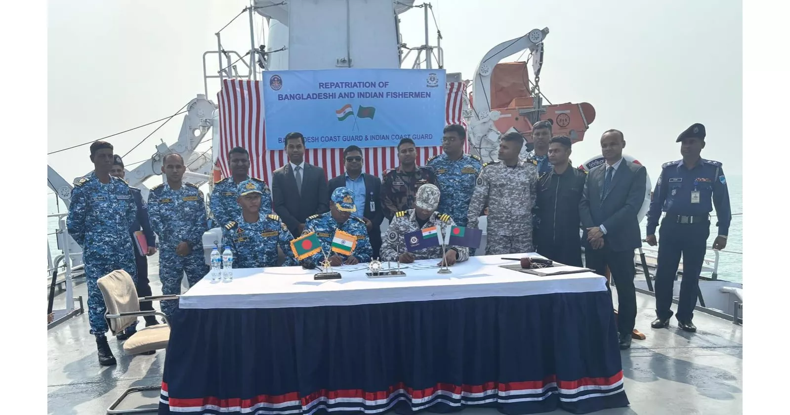 দেশ ফিরলেন ভারতীয় জলসীমায় আটক ১২৮ জেলে