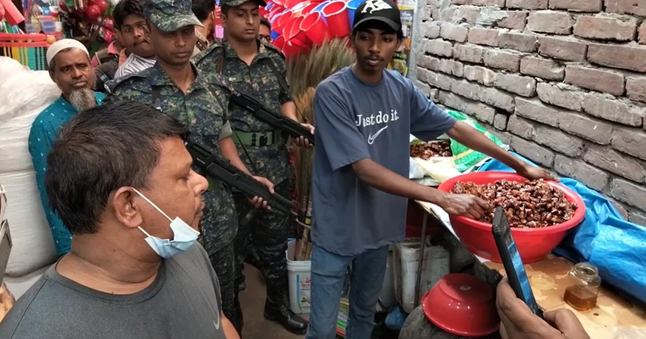 খেজুরে তেল মিশিয়ে বিক্রি, মানিকগঞ্জে ব্যবসায়ীকে ২০ হাজার টাকা জরিমানা
