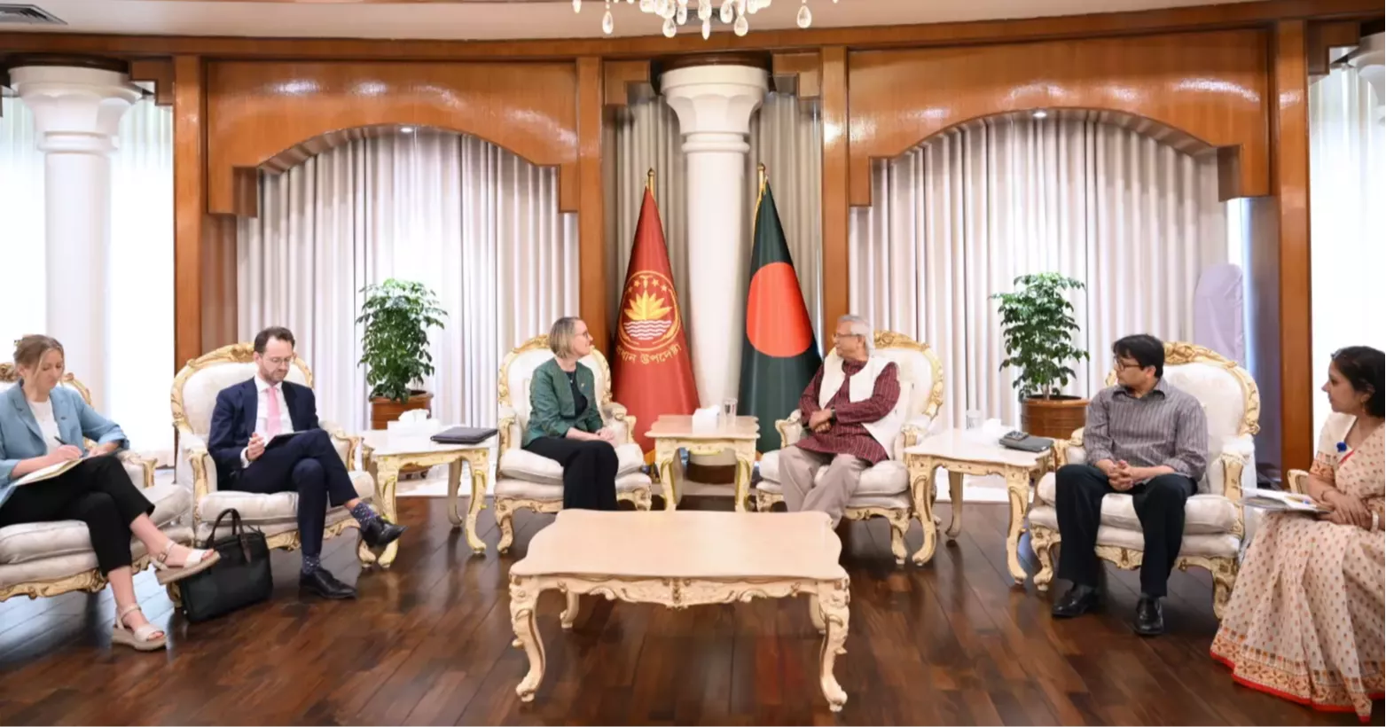 সম্মানসূচক ‘কিং চার্লস হারমনি অ্যাওয়ার্ড’ পাওয়ায় ড. ইউনূসকে ব্রিটিশ হাইকমিশনারের শুভেচ্ছা