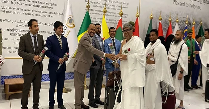 বাংলাদেশের প্রথম হজ ফ্লাইট সৌদি আরব পৌঁছেছে