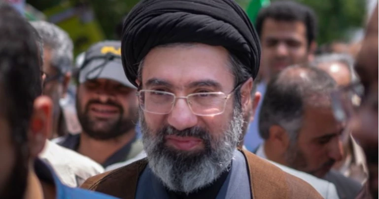 মোজতবা খামেনিই হলেন ইরানের নতুন সর্বোচ্চ নেতা