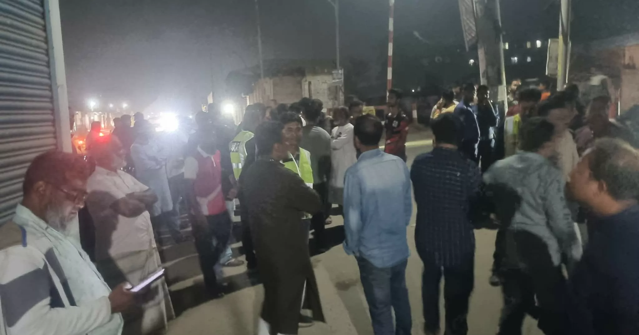 কুষ্টিয়ায় বিএনপির কার্যালয়ে গুলি ও ককটেল বিস্ফোরণ, গুলিবিদ্ধ ১