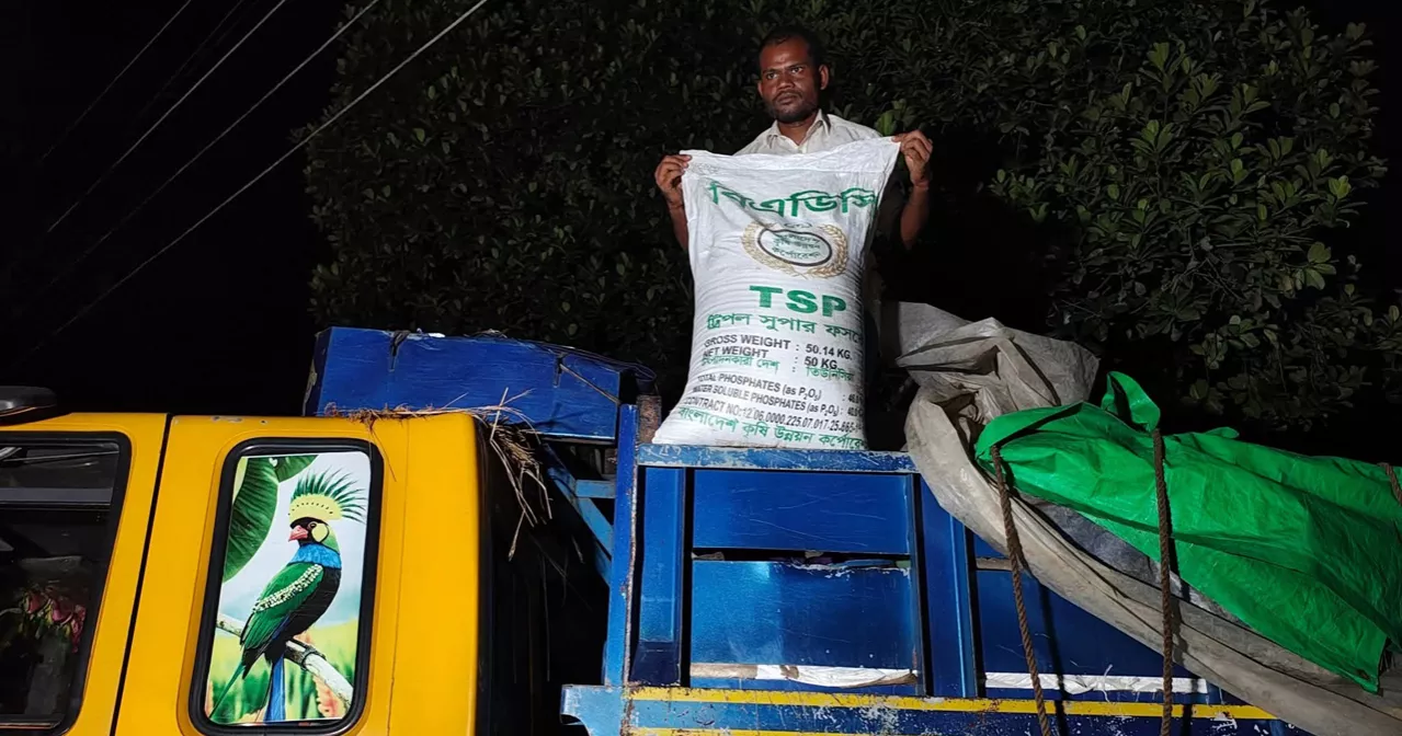 ঠাকুরগাঁওয়ে সরকারি সারবোঝাই ট্রাক জব্দ