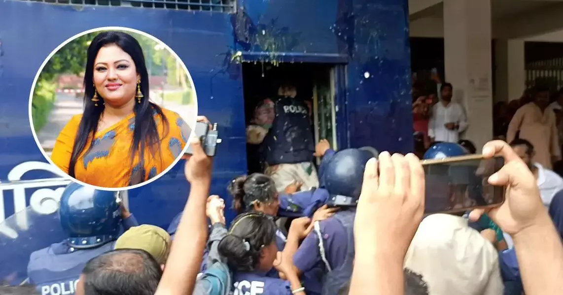 আবারও ডিম নিক্ষেপ মমতাজকে