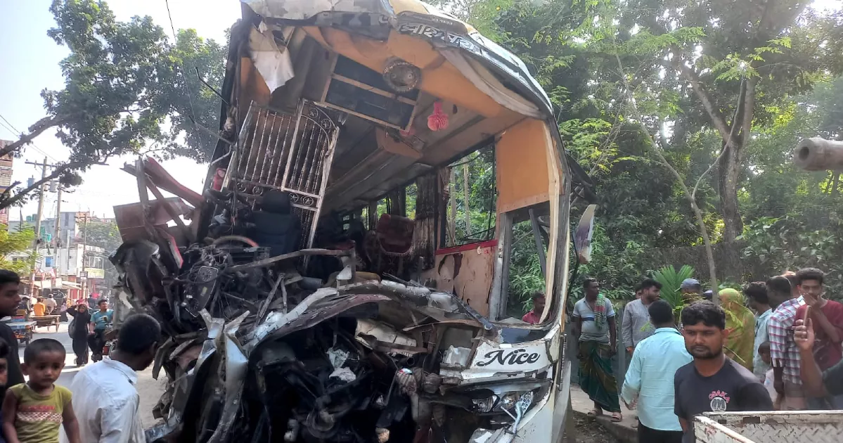নাটোরে দুর্ঘটনাকবলিত বাসের ফিটনেস সনদের মেয়াদ ছিল না: তদন্ত কমিটি