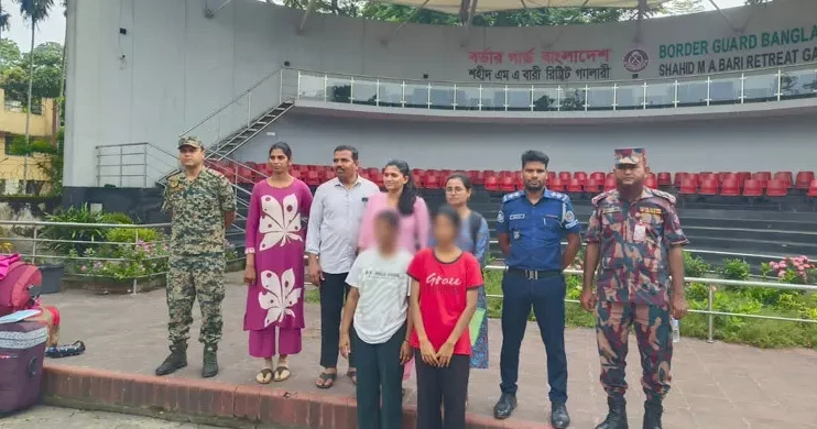 ভারতে কারাভোগ শেষে দেশে ফিরলেন দুই তরুণী