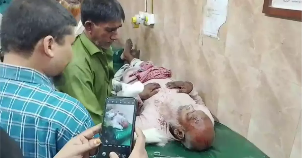 নাটোরে দোকানে ঢুকে কর্মচারীকে কুপিয়ে জখম, ২০ লক্ষাধিক টাকা ছিনতাইয়ের অভিযোগ