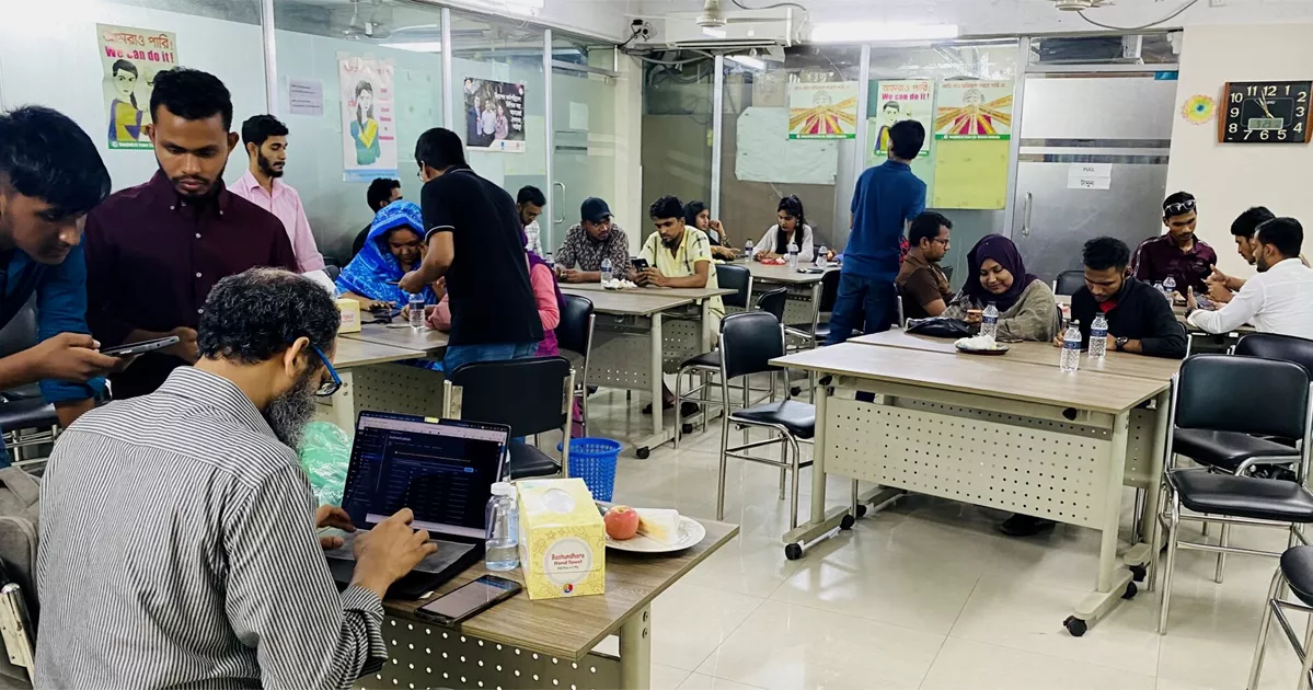 মে দিবসের ১৩৫ বছর পরও আট শ্রমঘণ্টা কতটা যৌক্তিক?