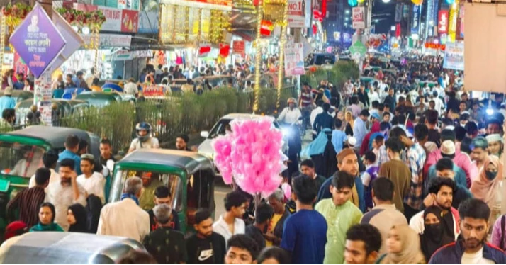 সিলেটে জমে উঠেছে ঈদের কেনাকাটা, ভিড়ের সঙ্গে বাড়ছে যানজট