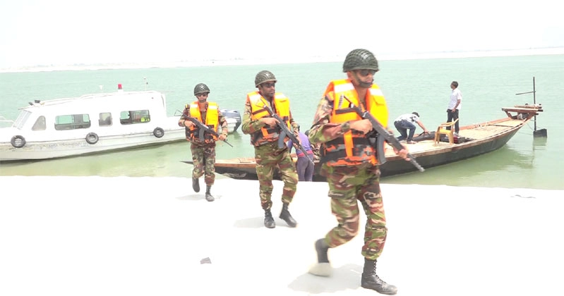 পদ্মায় বালু উত্তোলনের দায়ে ৪ জনের কারাদণ্ড, একজন মুচলেকায় মুক্ত