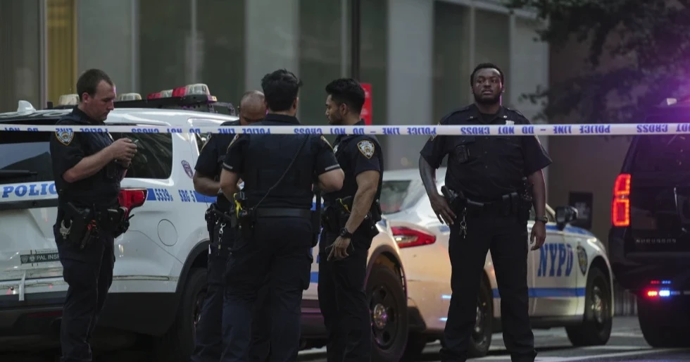 নিউইয়র্কে অফিস ভবনে গুলিতে বাংলাদেশি অভিবাসীসহ নিহত ৪