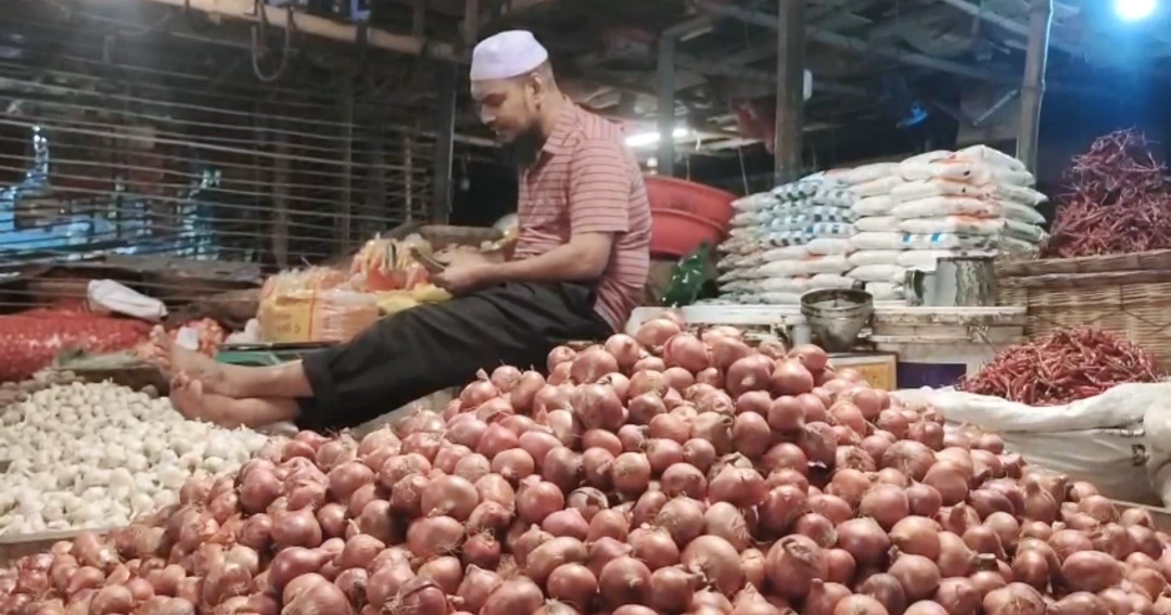 হিলি স্থলবন্দরে পেঁয়াজের দামে ঊর্ধ্বগতি