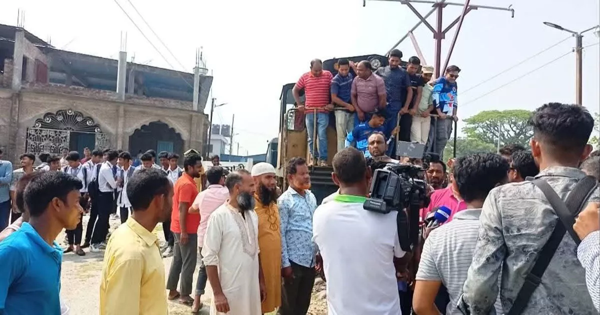 লালমনিরহাট-বুড়িমারী রেলপথে অবরোধ, ৫ দিন ধরে ট্রেন চলাচল বন্ধ