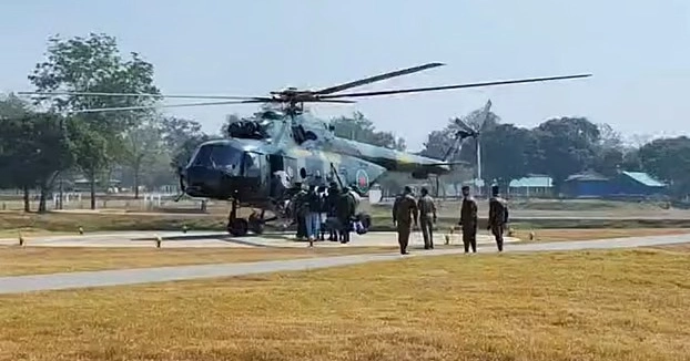 হেলিকপ্টারে করে খাগড়াছড়ির ৩ ভোটকেন্দ্রে পৌঁছেছে নির্বাচনি সরঞ্জাম