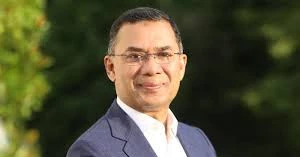 ‘চলেন যুদ্ধে যাই’: অফিসে যাওয়ার পথে বললেন প্রধানমন্ত্রী