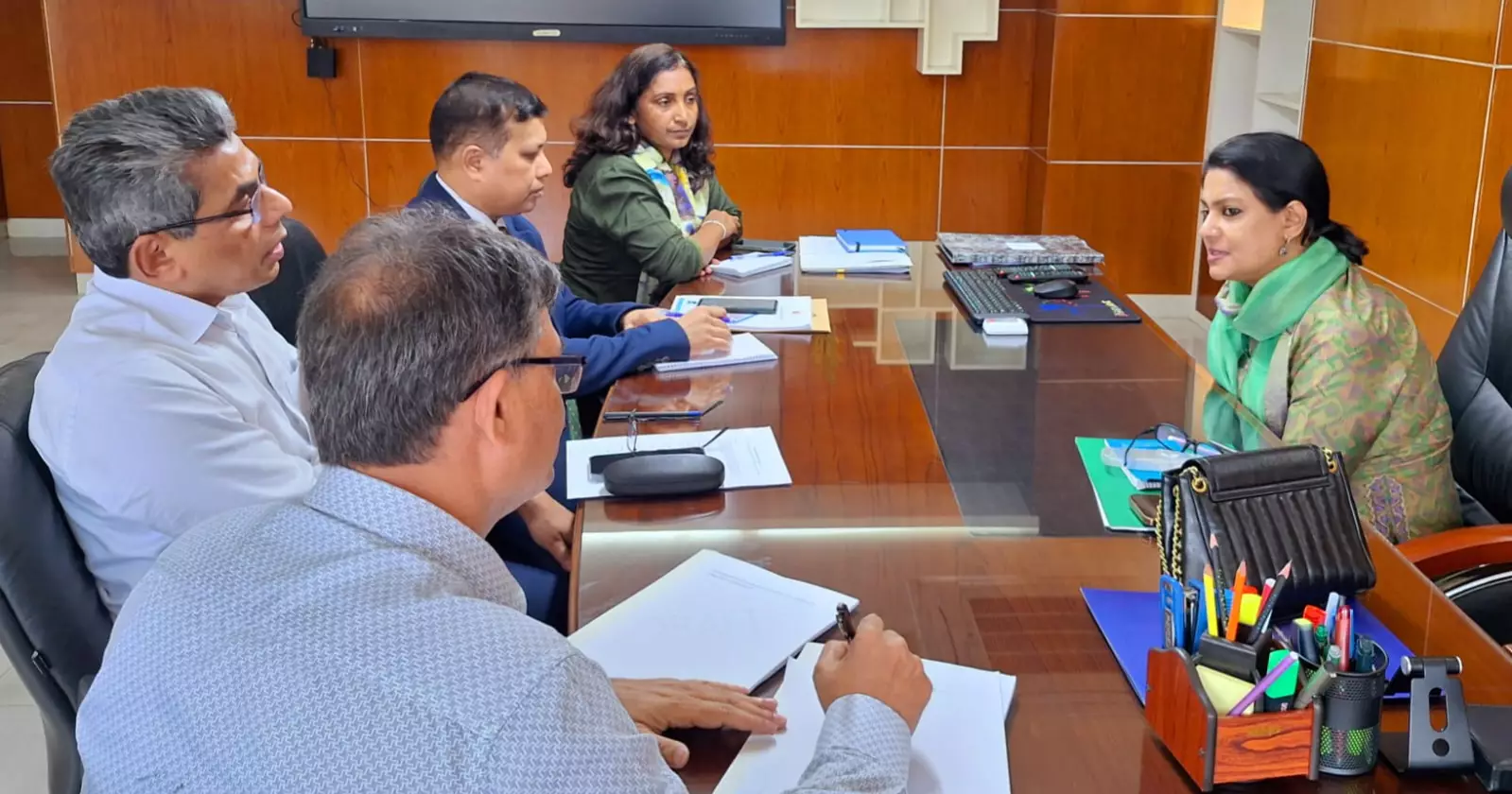 জলবায়ু ঝুঁকি মোকাবিলায় স্থানীয়দের মতামতকে গুরুত্ব দিতে হবে: পরিবেশ উপদেষ্টা