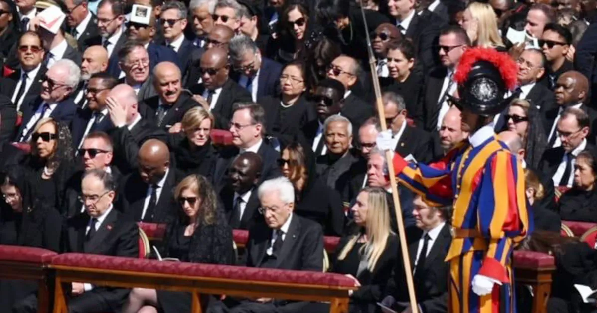 পোপ ফ্রান্সিসের শেষকৃত্যে যোগ দিয়েছেন প্রধান উপদেষ্টা