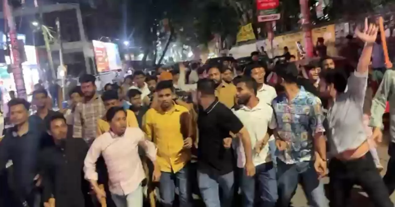 যুবদল নেতা নয়নের বিরুদ্ধে বিক্ষোভ মিছিল