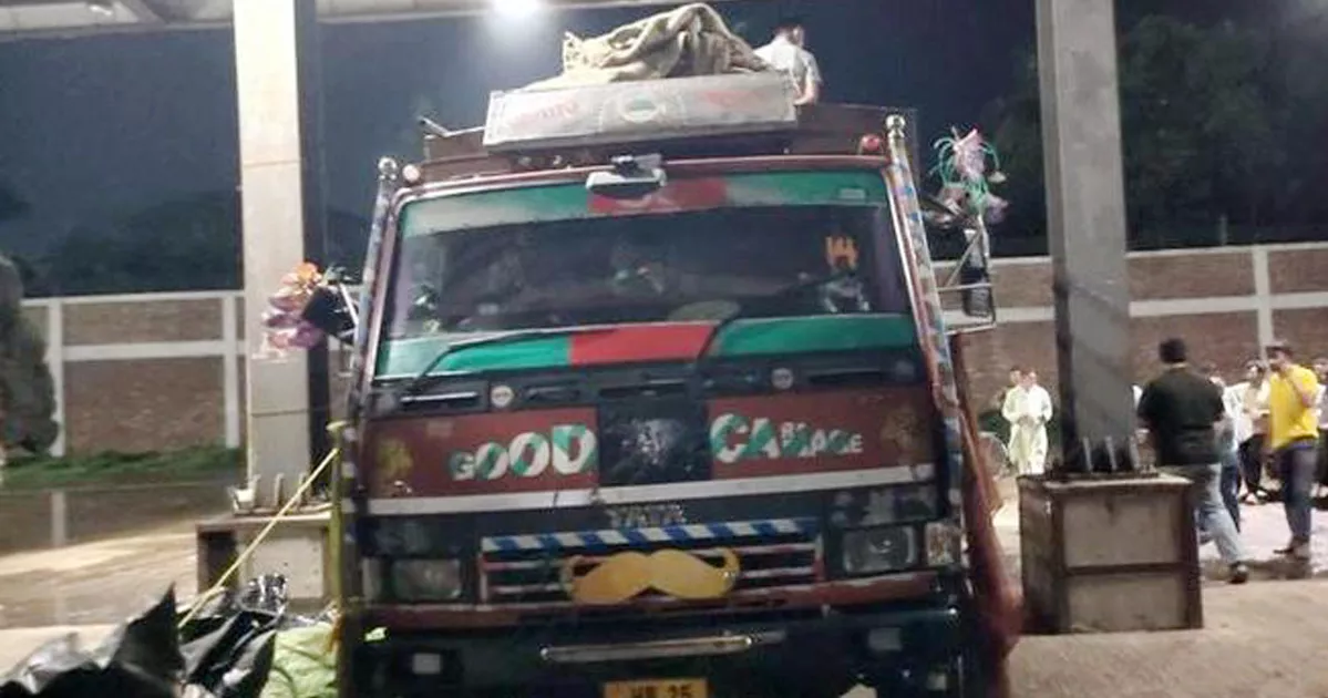 খৈলের চালানে ‘অন্য পণ্য আমদানি’, বেনাপোল বন্দরে আনসার সদস্যসহ ১০ জনের বিরুদ্ধে মামলা