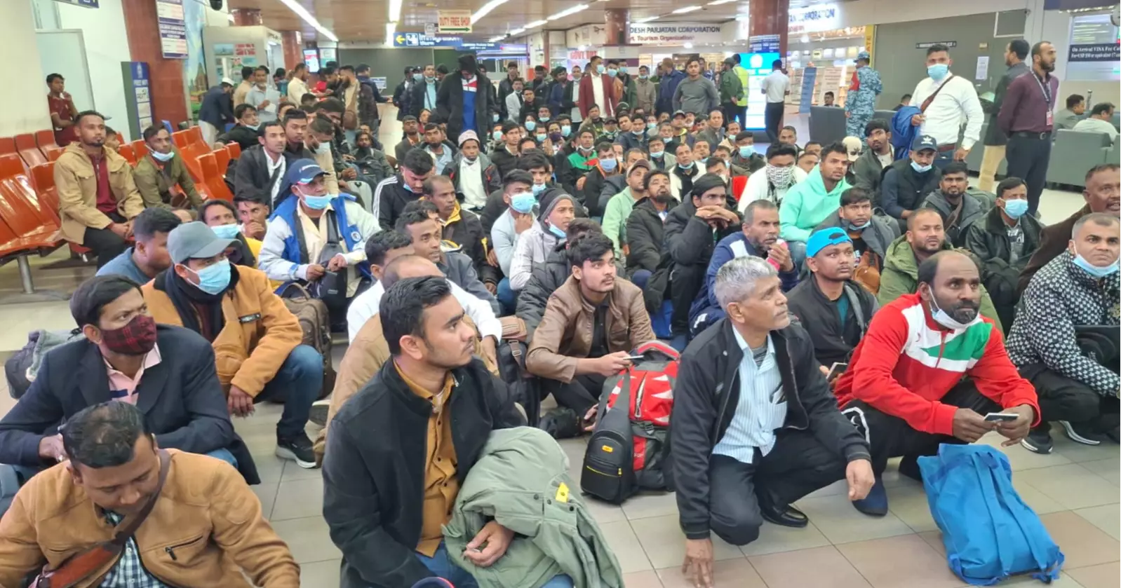 লিবিয়া থেকে ফিরলেন ১৭৫ বাংলাদেশি