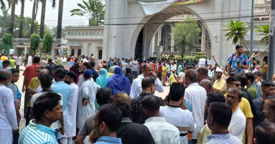 নগর ভবনের সব ফটকে তালা ঝুলাল ইশরাক সমর্থকরা