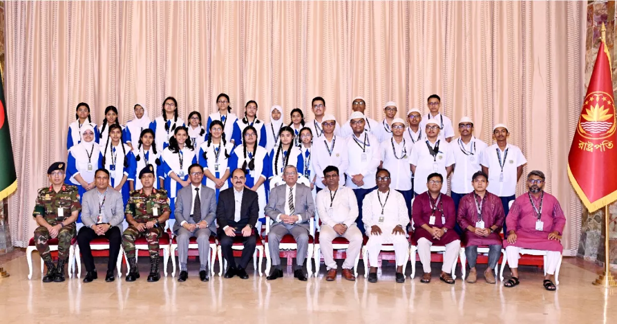 প্রথমবার বঙ্গভবন পরিদর্শন ও রাষ্ট্রপতির সঙ্গে সাক্ষাৎ স্কুলশিক্ষার্থীদের