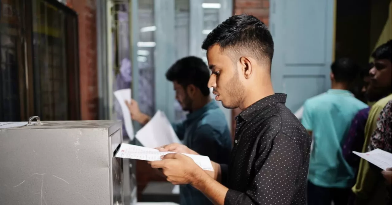 ডাকসুর ভোটগ্রহণ শুরু