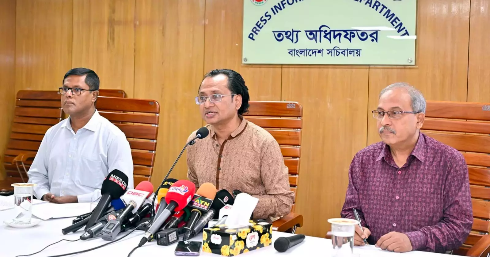 সাকিব ভালো খেলোয়াড়, তবে মানুষ হিসেবে ‘নষ্ট ও পচে যাওয়া’: তথ্য উপদেষ্টা