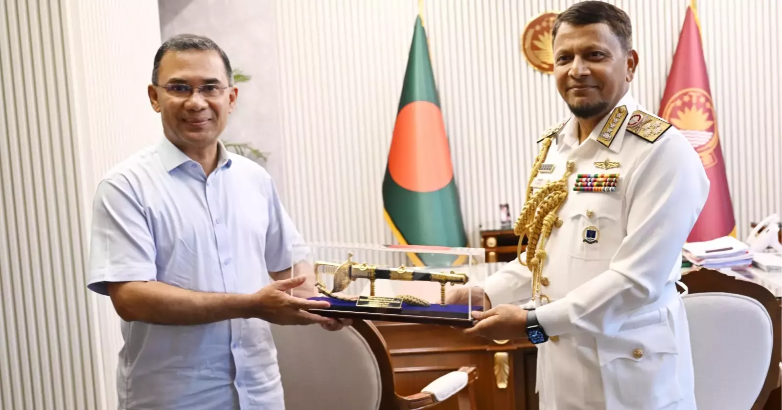 প্রধানমন্ত্রীর সঙ্গে বিদায়ী নৌপ্রধানের সাক্ষাৎ