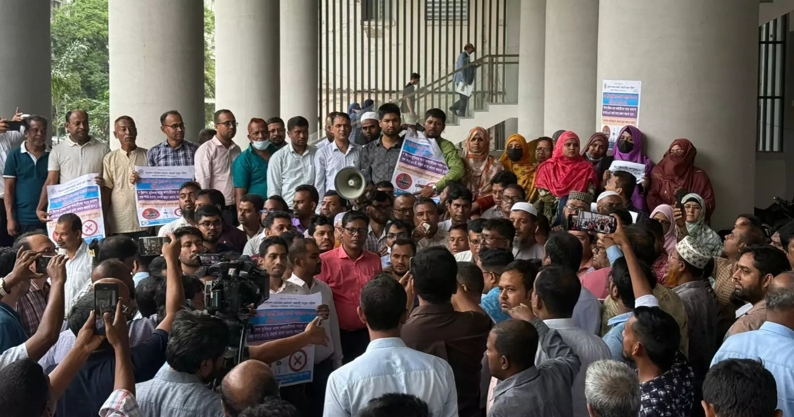 চাকরির অধ্যাদেশ বাতিলের দাবিতে সচিবালয়ে আজও বিক্ষোভ